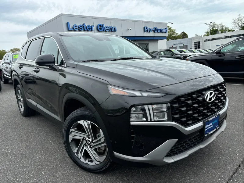 2023 Hyundai Santa Fe SE in Twilight Black — front three-quarter view