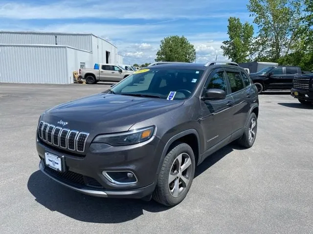 2019 Jeep Cherokee Limited 4x4 in Gray — front three-quarter view