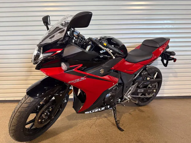 2025 Suzuki GSX250R ABS — front three-quarter view