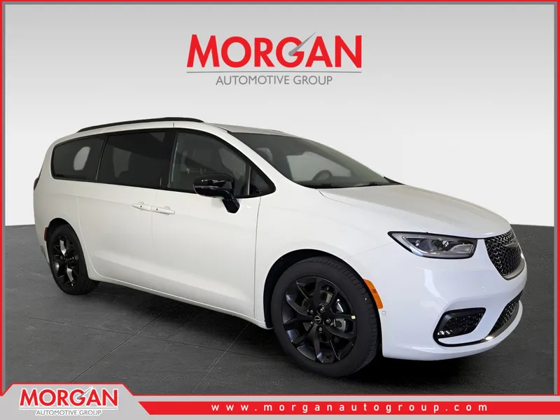 2026 Chrysler Pacifica Limited in White — front three-quarter view