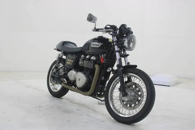 2013 Triumph Thruxton Standard — front three-quarter view