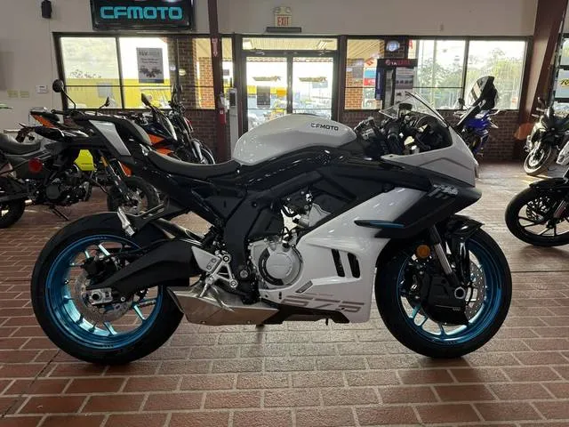 2026 CFMOTO 675SS — front three-quarter view
