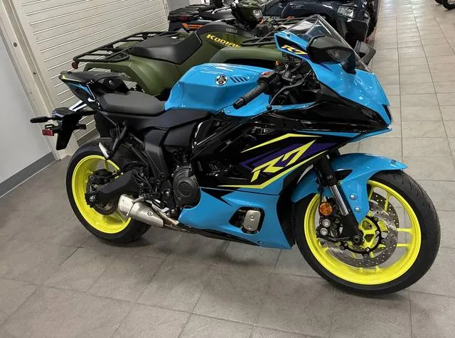 2026 Yamaha YZF-R7 — front three-quarter view