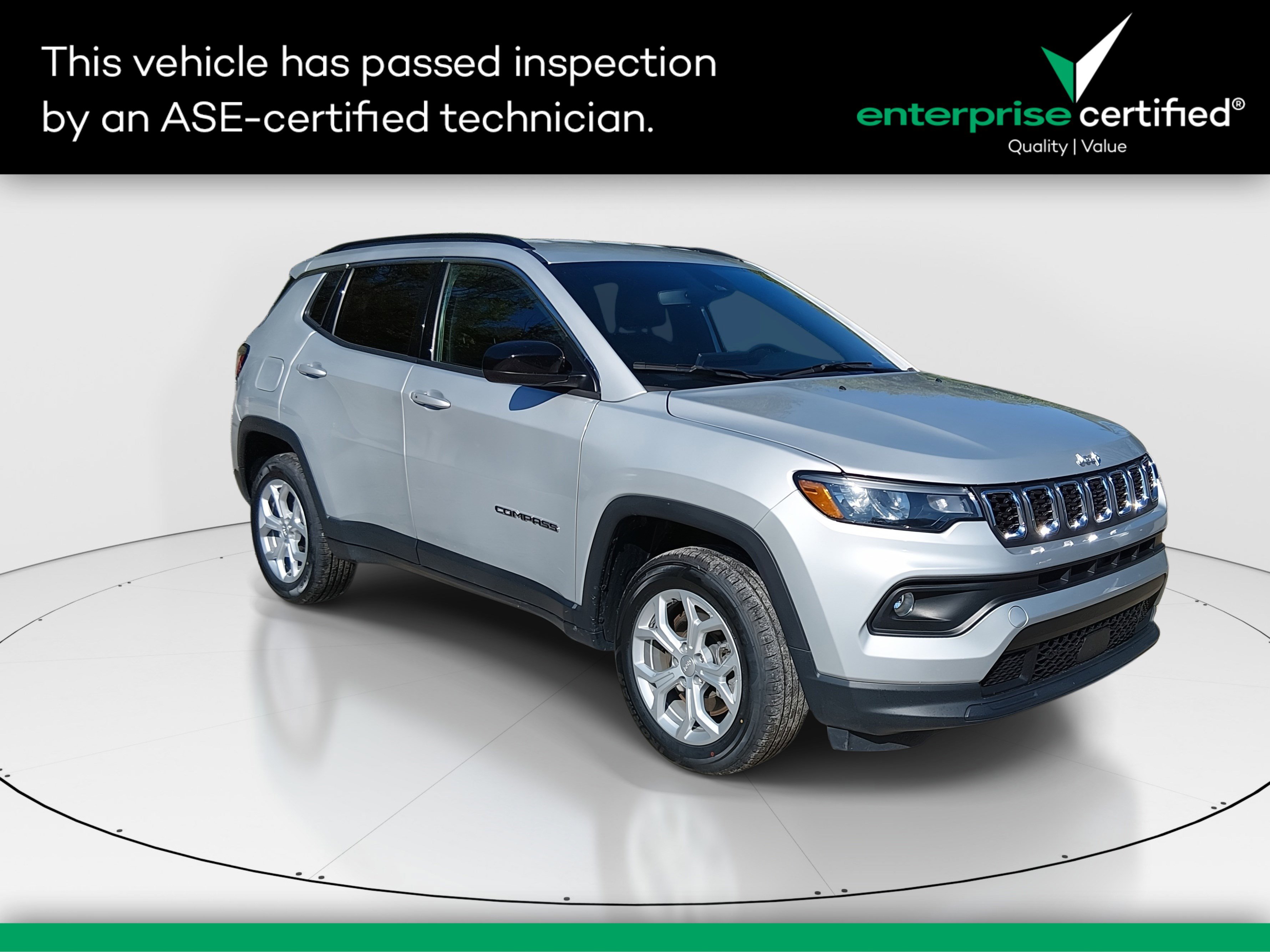 2024 Jeep Compass Latitude 4x4 — front three-quarter view