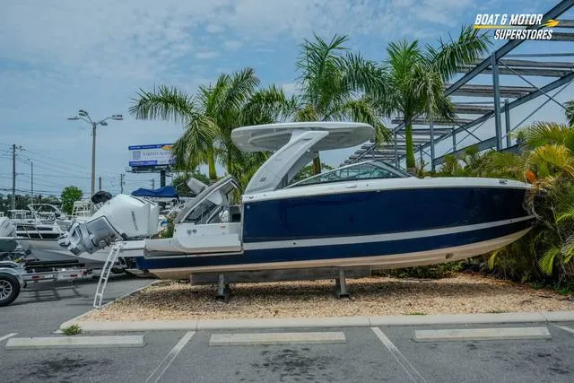 2026 Four Winns H9 OB — front three-quarter view