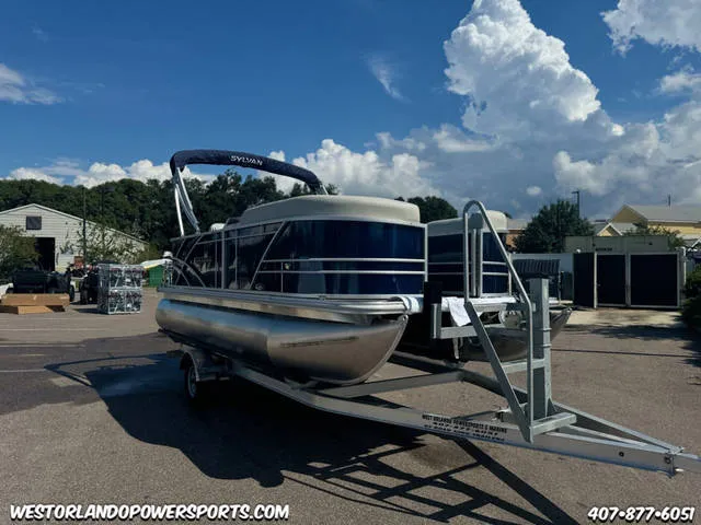 2025 Sylvan 818 Cruise — front three-quarter view