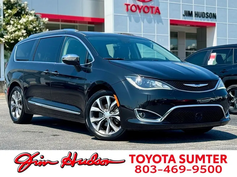 2020 Chrysler Pacifica Limited in Brilliant Black Crystal Pearlcoat — front three-quarter view