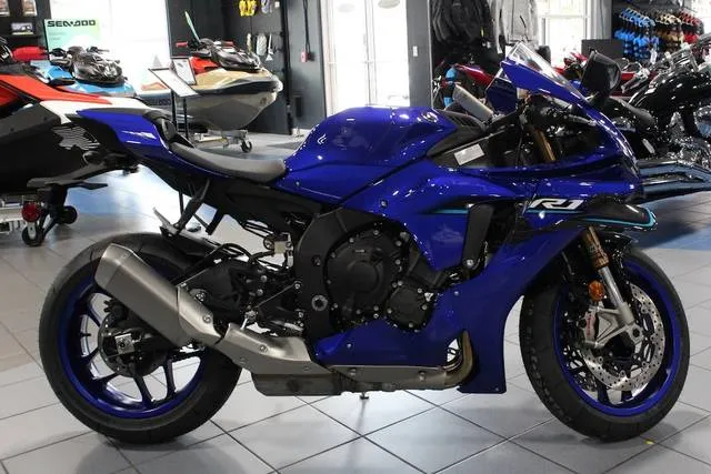 2026 Yamaha YZF-R1 — front three-quarter view