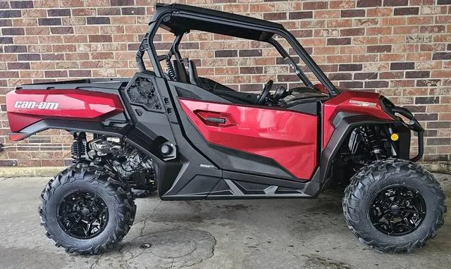 2026 Can-Am® Commander XT 700 — front three-quarter view