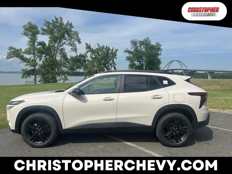 2026 Chevrolet Trax ACTIV in White Sands — front three-quarter view