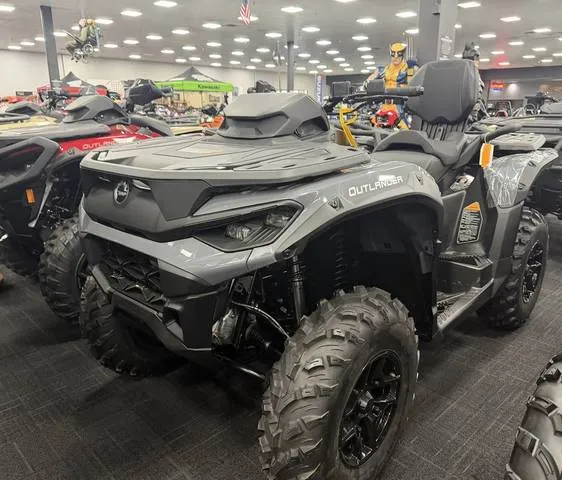 2026 Can-Am® Outlander MAX DPS 850 — front three-quarter view