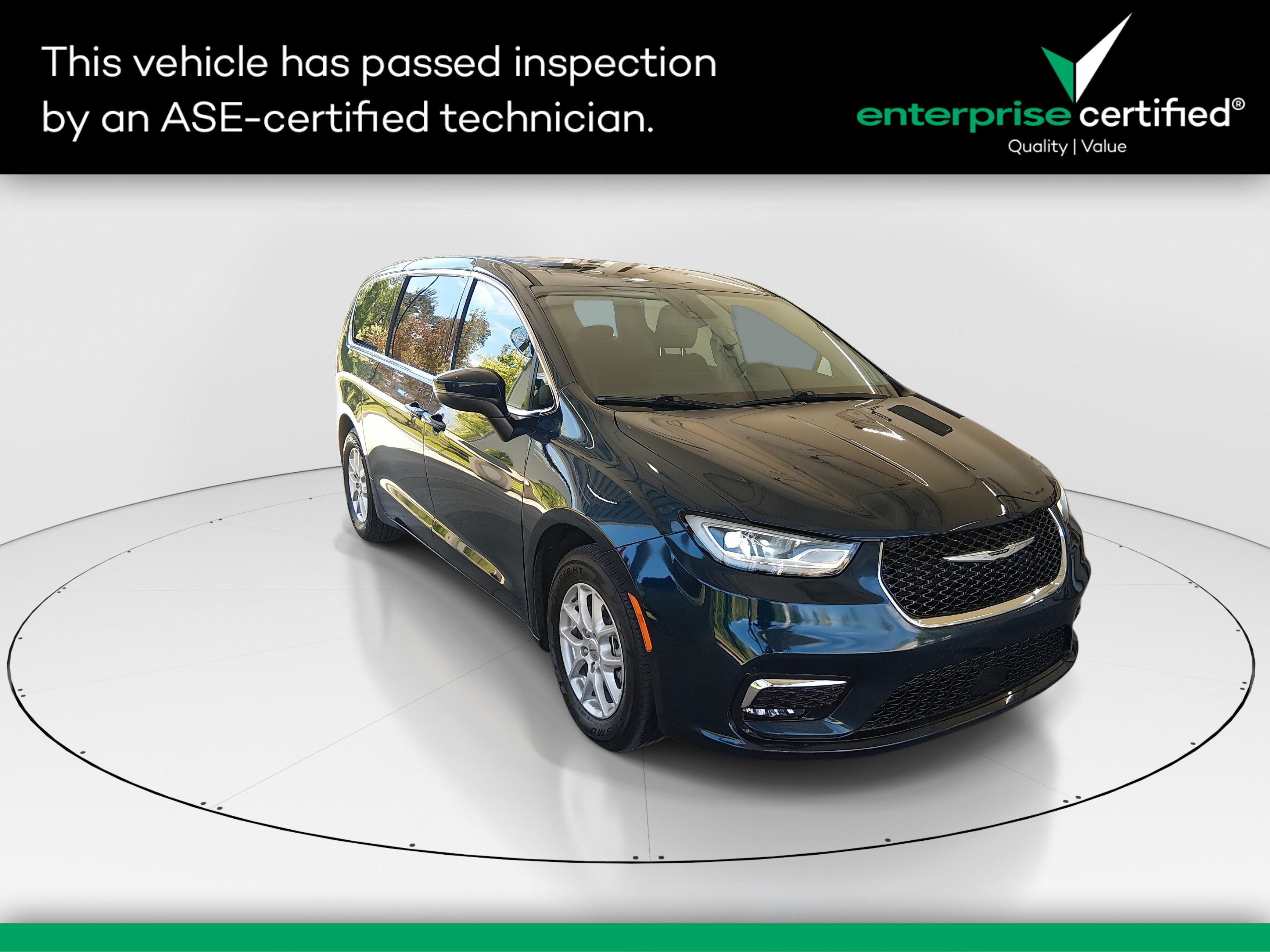 2023 Chrysler Pacifica Touring L FWD — front three-quarter view