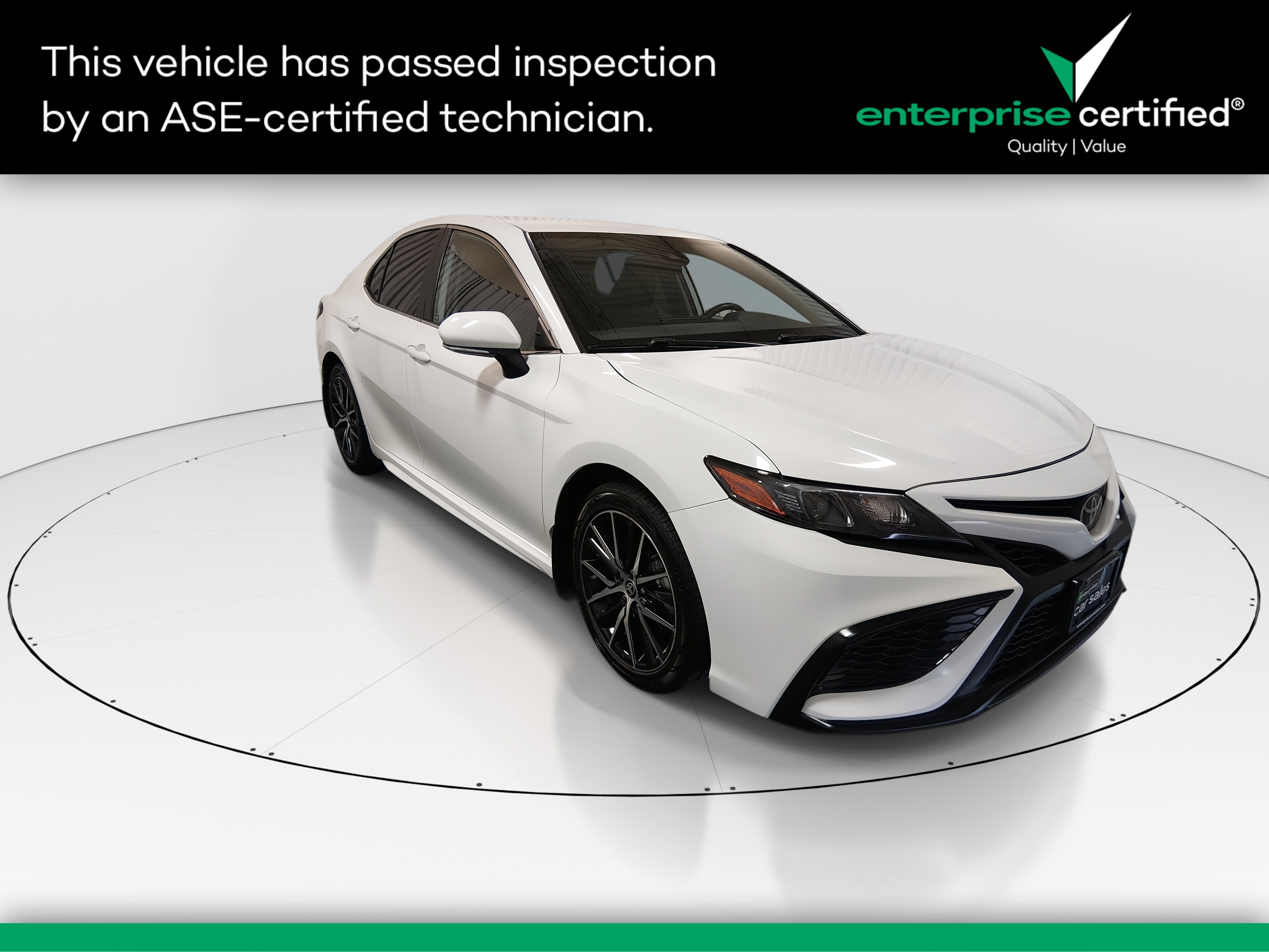 2024 Toyota Camry SE Auto — front three-quarter view
