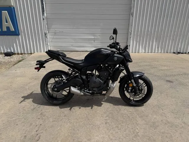 2026 Yamaha MT-07 — front three-quarter view