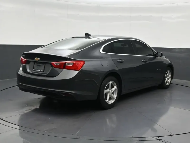 2017 Chevrolet Malibu — detail view