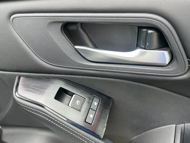 2023 Nissan Rogue — photo 22 view