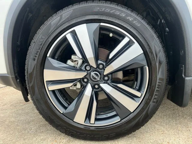 2023 Nissan Rogue — photo 8 view