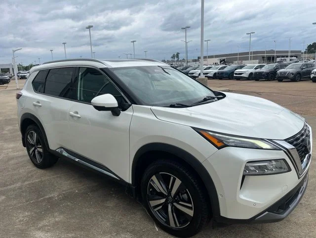 2023 Nissan Rogue — detail view