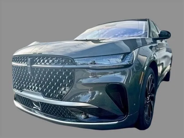 2024 Lincoln Nautilus Black Label in Dark Gray Metallic — front three-quarter view