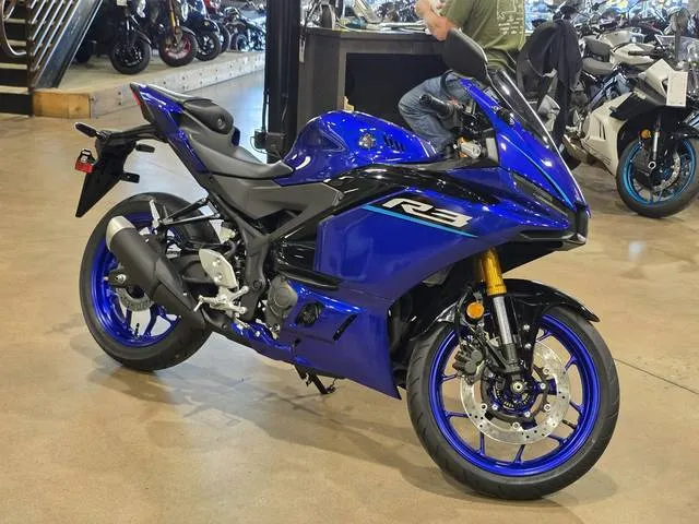 2026 Yamaha YZF-R3 — front three-quarter view