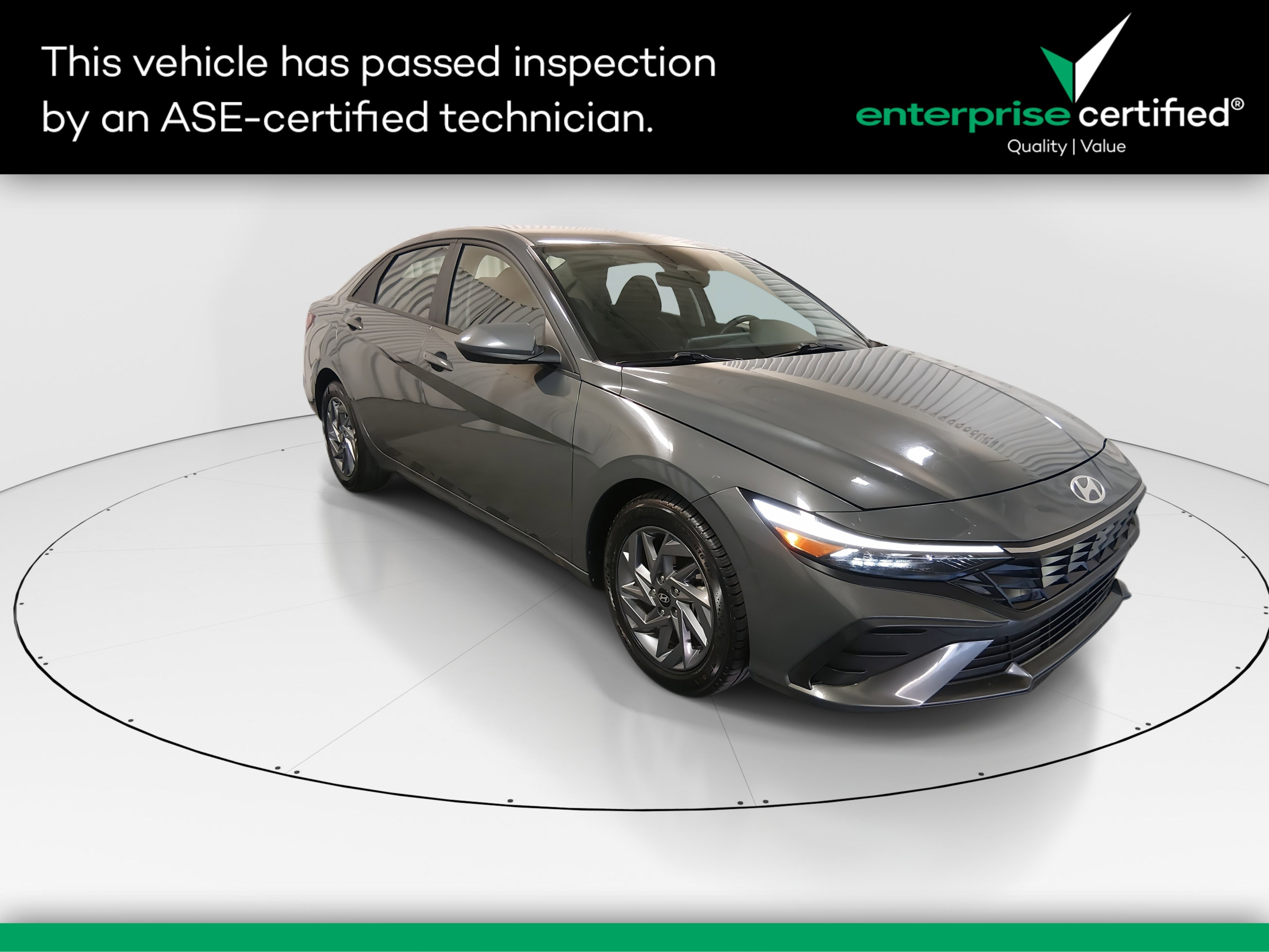2024 Hyundai Elantra SEL IVT — front three-quarter view