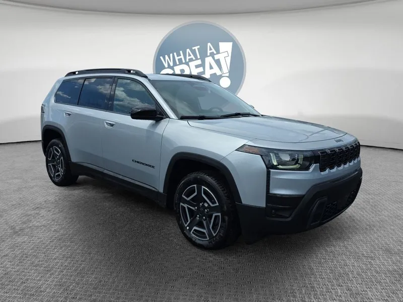 2026 Jeep Cherokee Limited in Silver Zynith Clearcoat — front three-quarter view