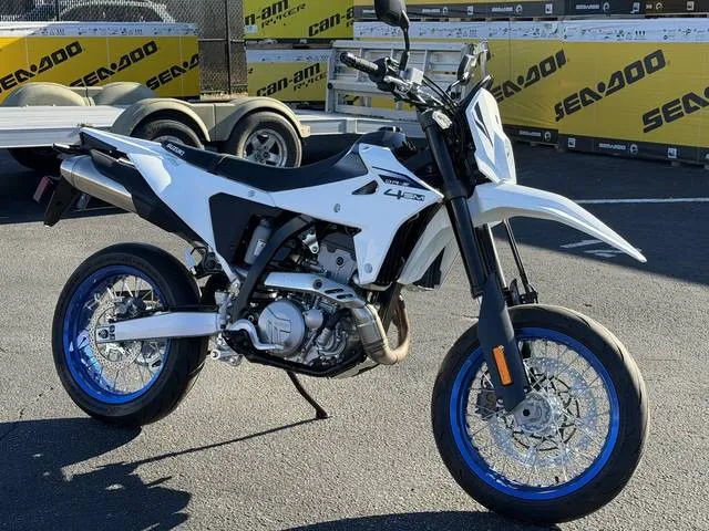 2025 Suzuki DR-Z4SM — front three-quarter view