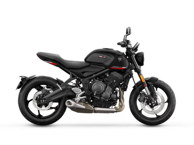 2025 Triumph Trident 660 Jet Black — front three-quarter view