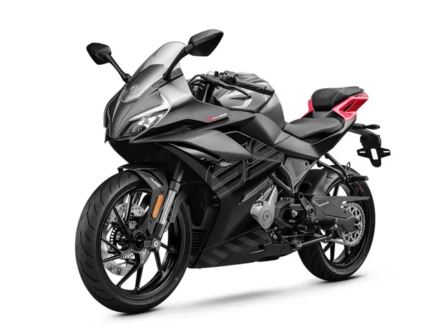 2026 CFMOTO 300SS — front three-quarter view