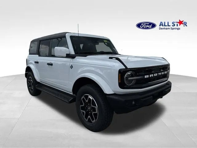 2026 Ford Bronco Outer Banks in Oxford White — front three-quarter view