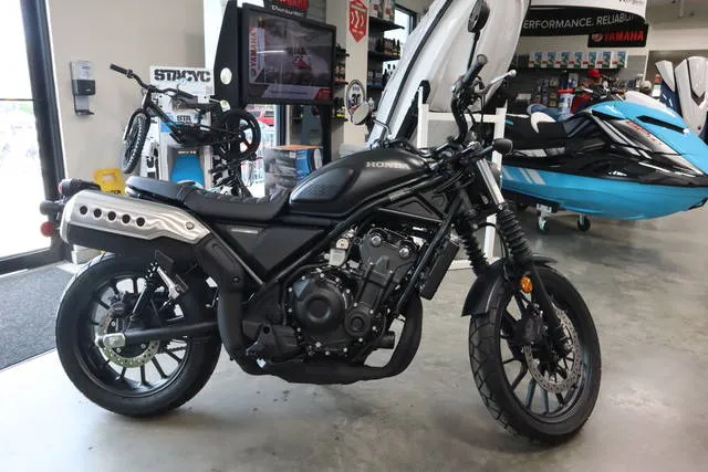 2024 Honda® SCL500 — front three-quarter view
