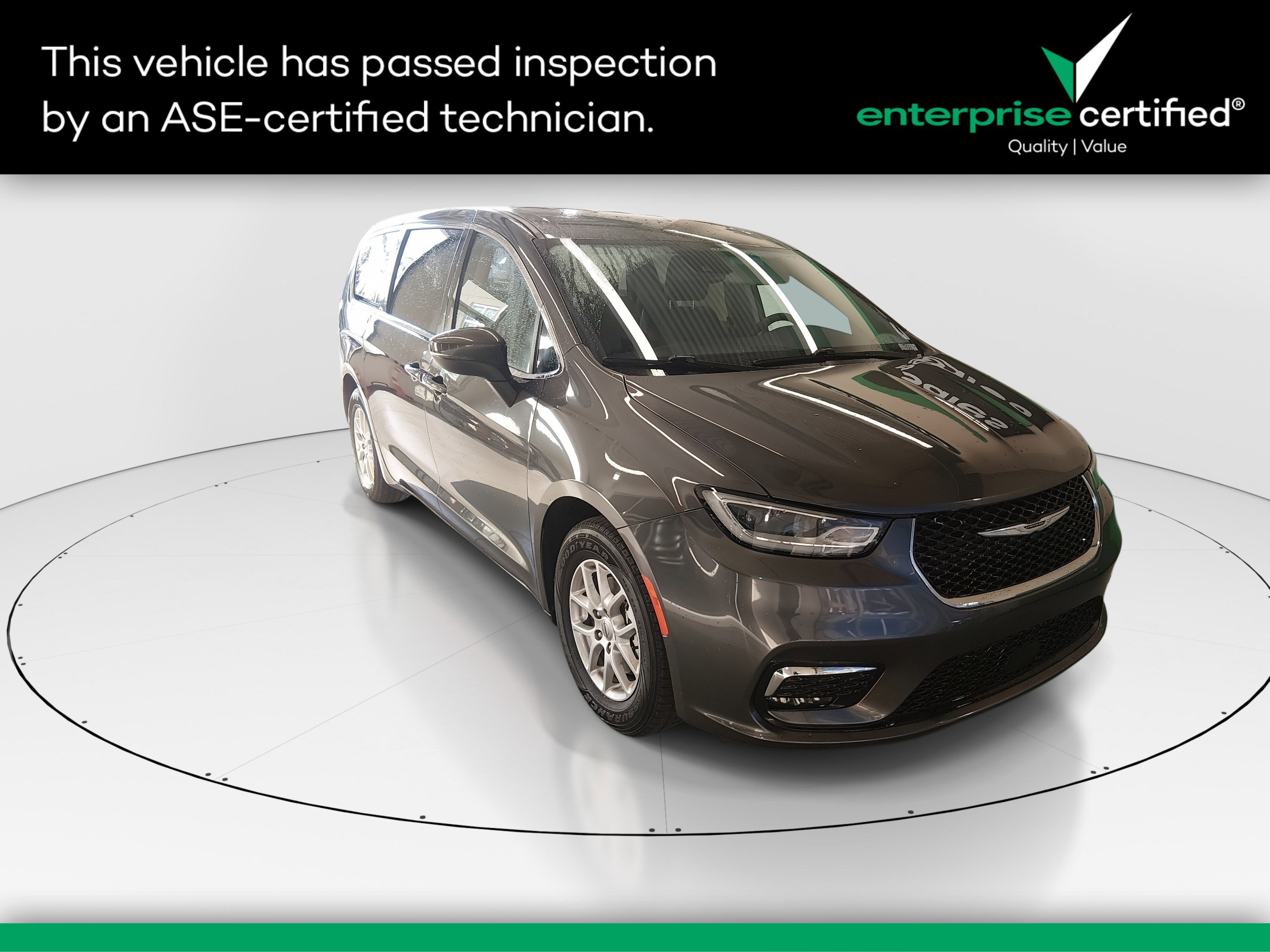 2023 Chrysler Pacifica Touring L FWD — front three-quarter view