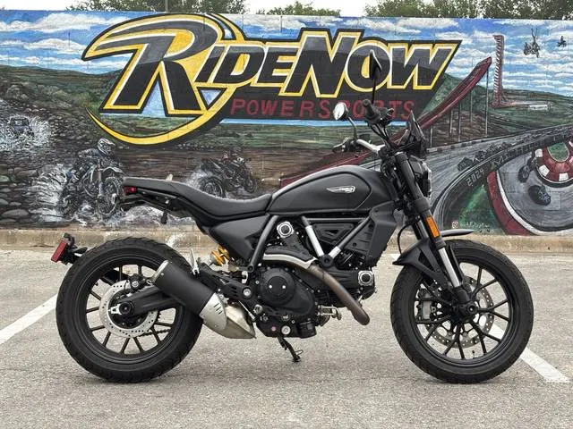 2025 Ducati Scrambler Nightshift — front three-quarter view