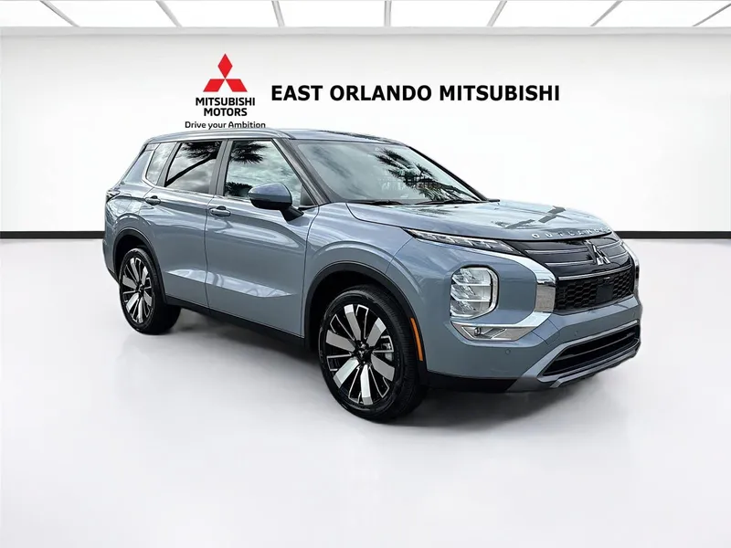 2026 Mitsubishi Outlander SE in Gray — front three-quarter view