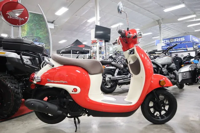 2025 Honda® Metropolitan — front three-quarter view