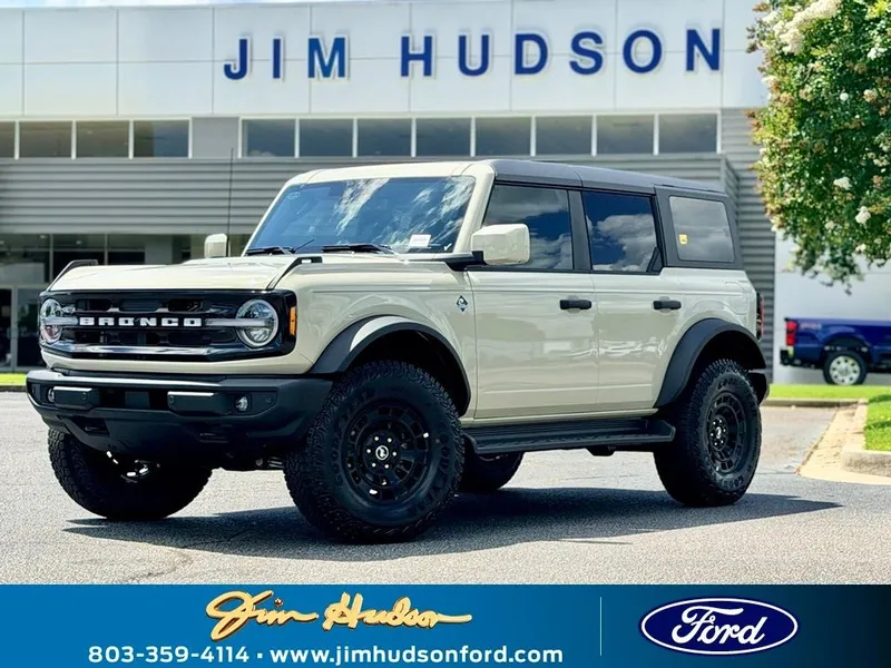 2026 Ford Bronco Outer Banks in Desert Sand — front three-quarter view