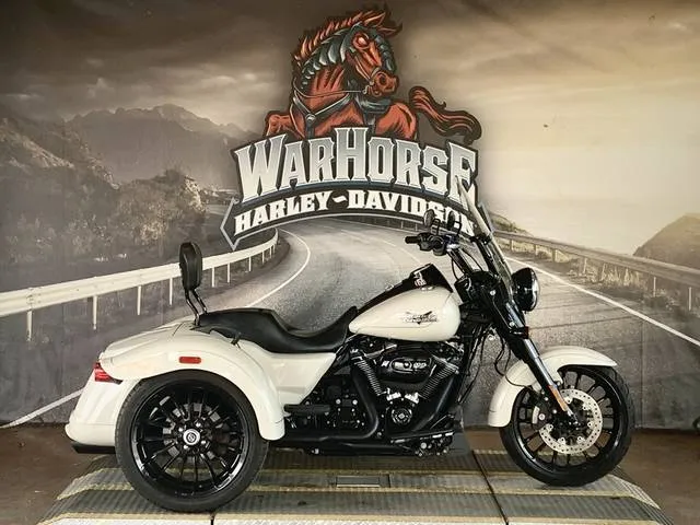 2023 Harley-Davidson® FLRT - Freewheeler® — front three-quarter view