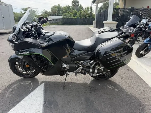2021 Kawasaki Concours®14 ABS — front three-quarter view