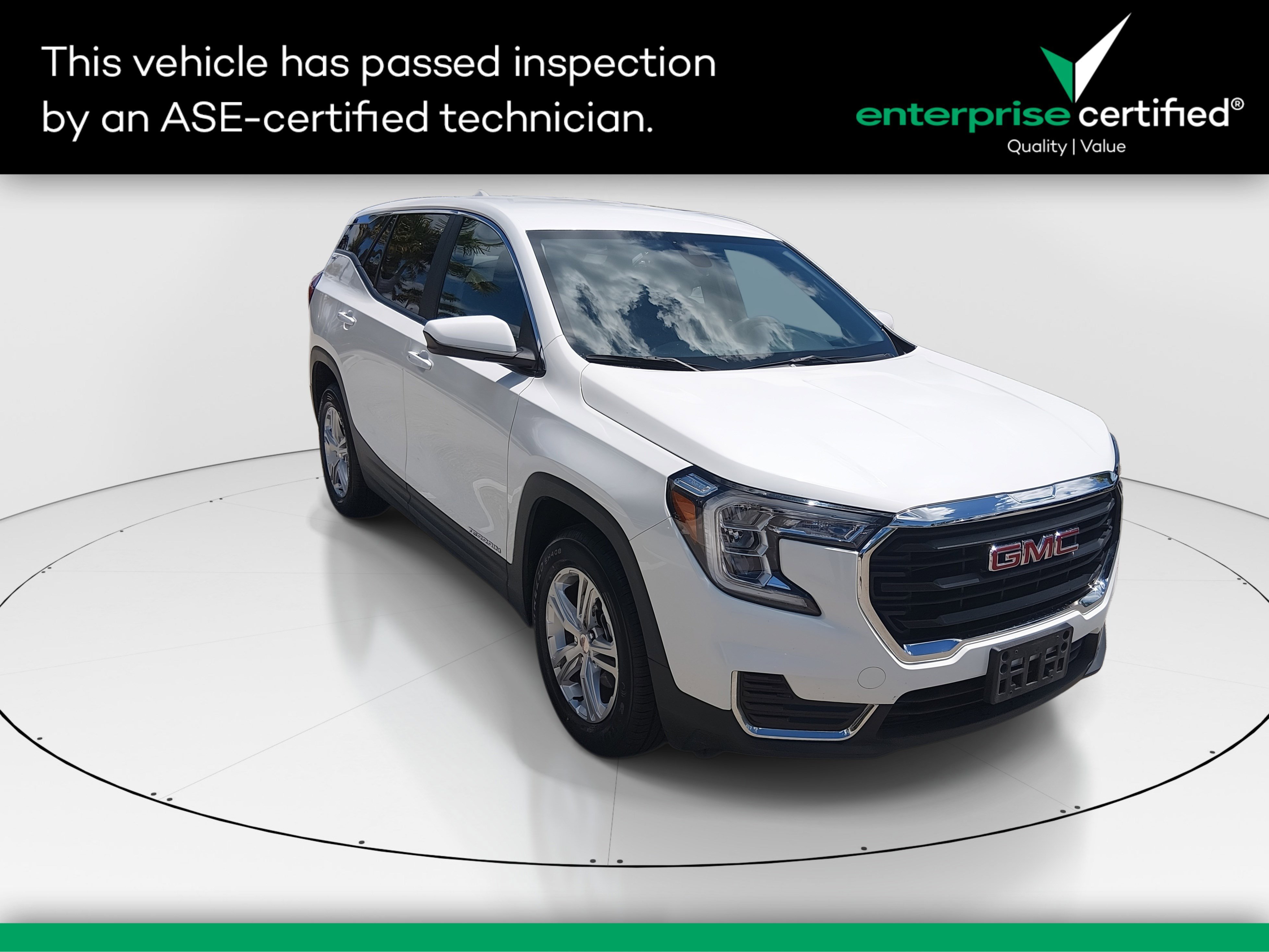 2024 GMC Terrain FWD 4dr SLE — front three-quarter view