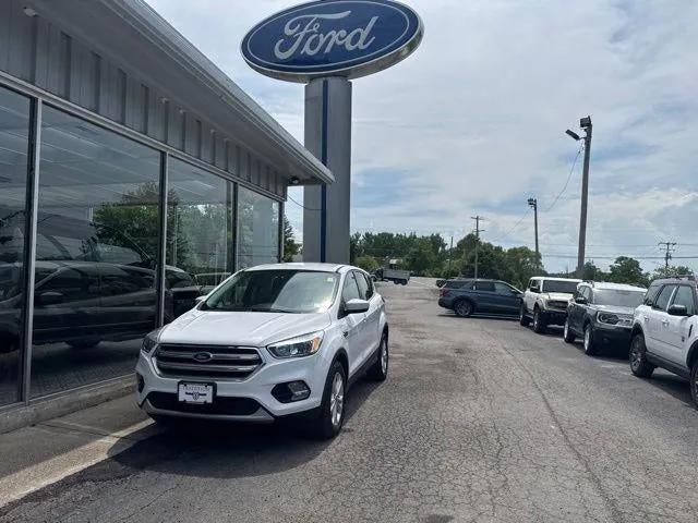 2017 Ford Escape SE 4WD in Oxford White — front three-quarter view