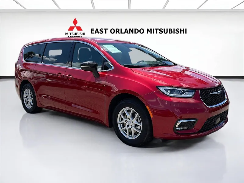 2025 Chrysler Pacifica Select in Red Hot Pearlcoat — front three-quarter view