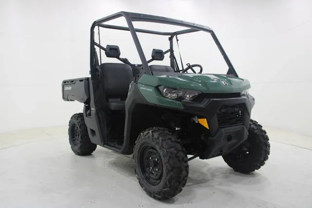 2026 Can-Am® Defender HD7 — front three-quarter view