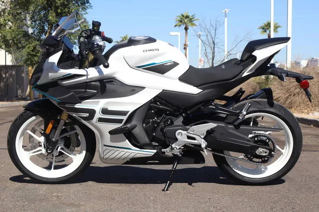 2026 CFMOTO 450SS — front three-quarter view