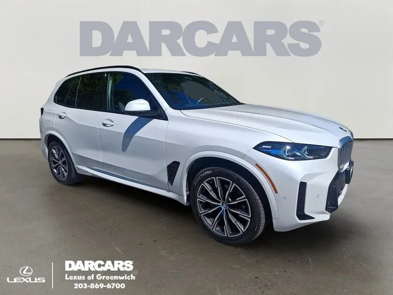 2026 BMW X5 xDrive40i in White Metallic — front three-quarter view