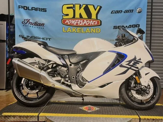 2026 Suzuki Hayabusa — front three-quarter view