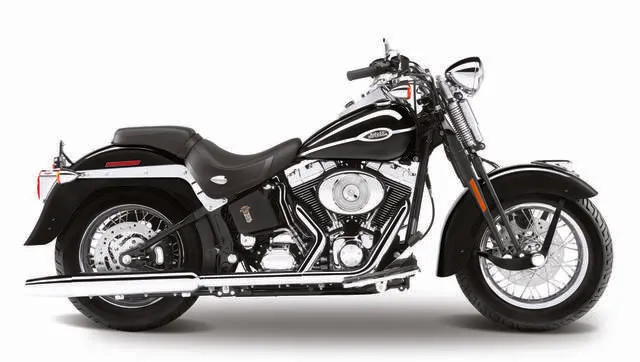 2005 Harley-Davidson® FLSTC - Heritage Softail® Classic — front three-quarter view