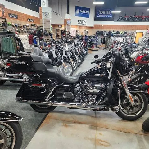 2019 Harley-Davidson® Ultra Classic — front three-quarter view