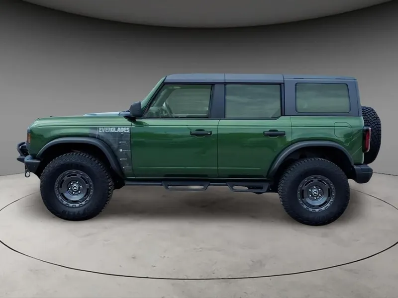 2024 Ford Bronco Everglades in Eruption Green Metallic — front three-quarter view