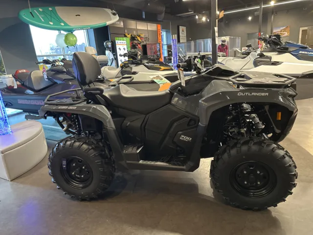2026 Can-Am® Outlander MAX DPS 700 — front three-quarter view