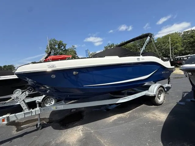 2025 Bayliner D20i — front three-quarter view